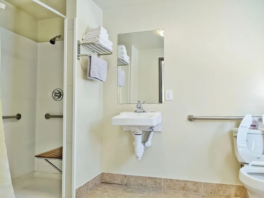 Anchor Pointe Inn - photo 8