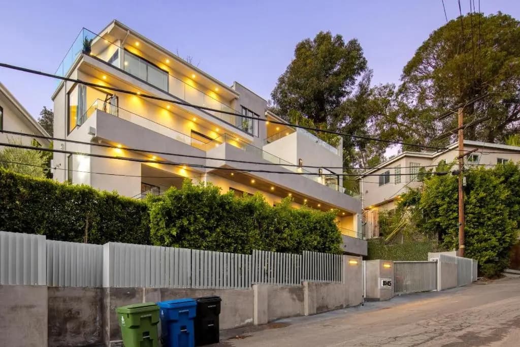 Willow Glen - Hollywood Hills Multi-level Villa With Theater & Pool - photo 29