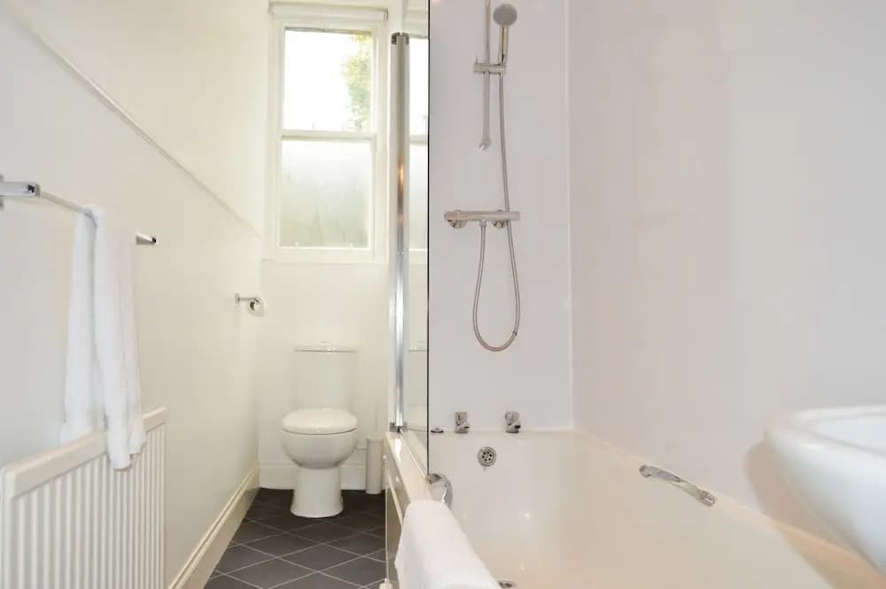 Modern 3 Bedroom Home in Morningside - photo 16