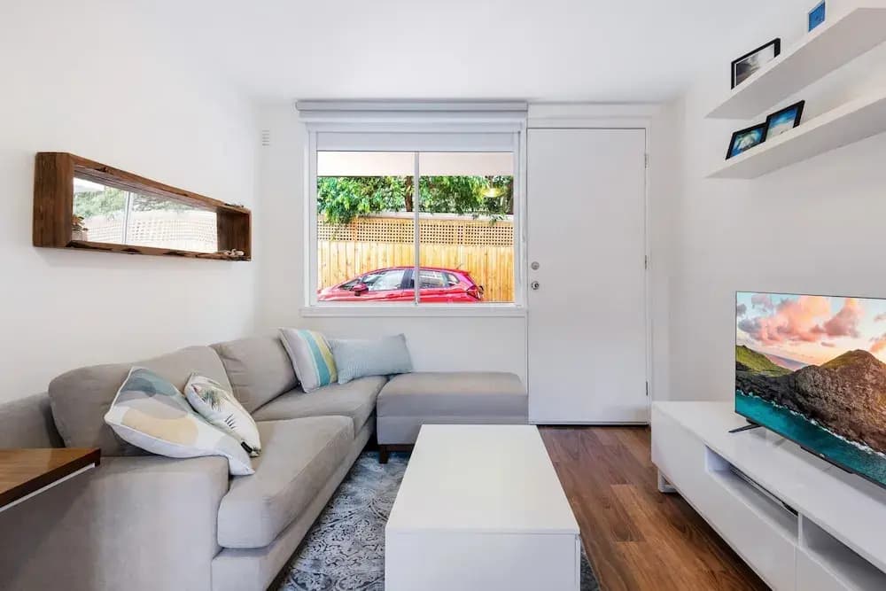 Snug St Kilda Apartment With Private Courtyard - photo 4