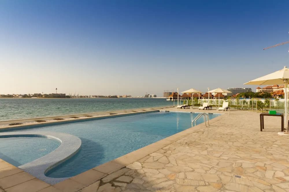 Luton Vacation Homes Royal Bay by Azizi - photo 13