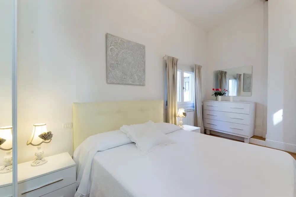 Ponte Vecchio Elegant Apartment - photo 6