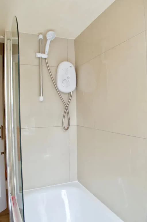 1 Bedroom Flat In Roseburn - photo 10