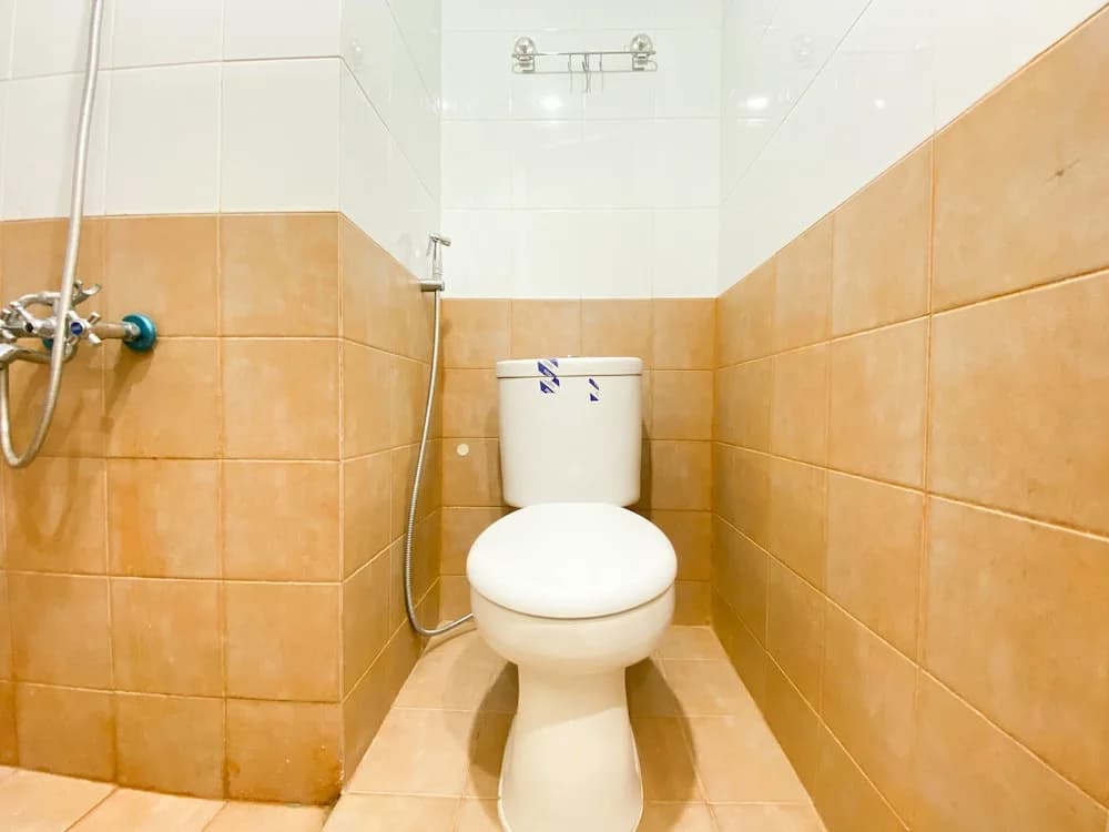 Comfort And Strategic 2Br At Green Pramuka City Apartment - photo 9