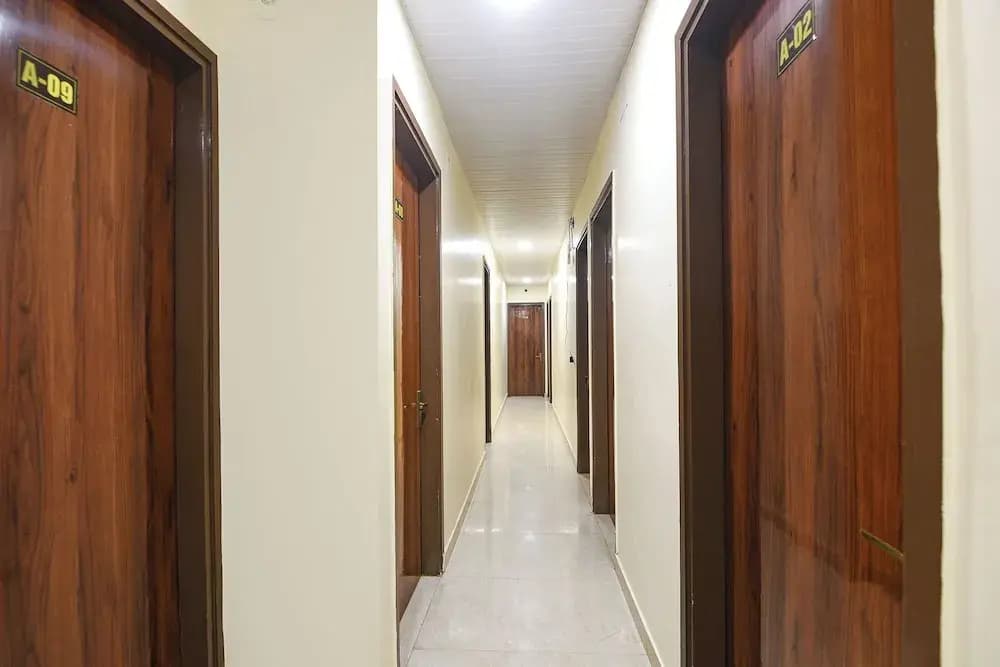 Fabhotel White House Tilak Nagar - photo 11