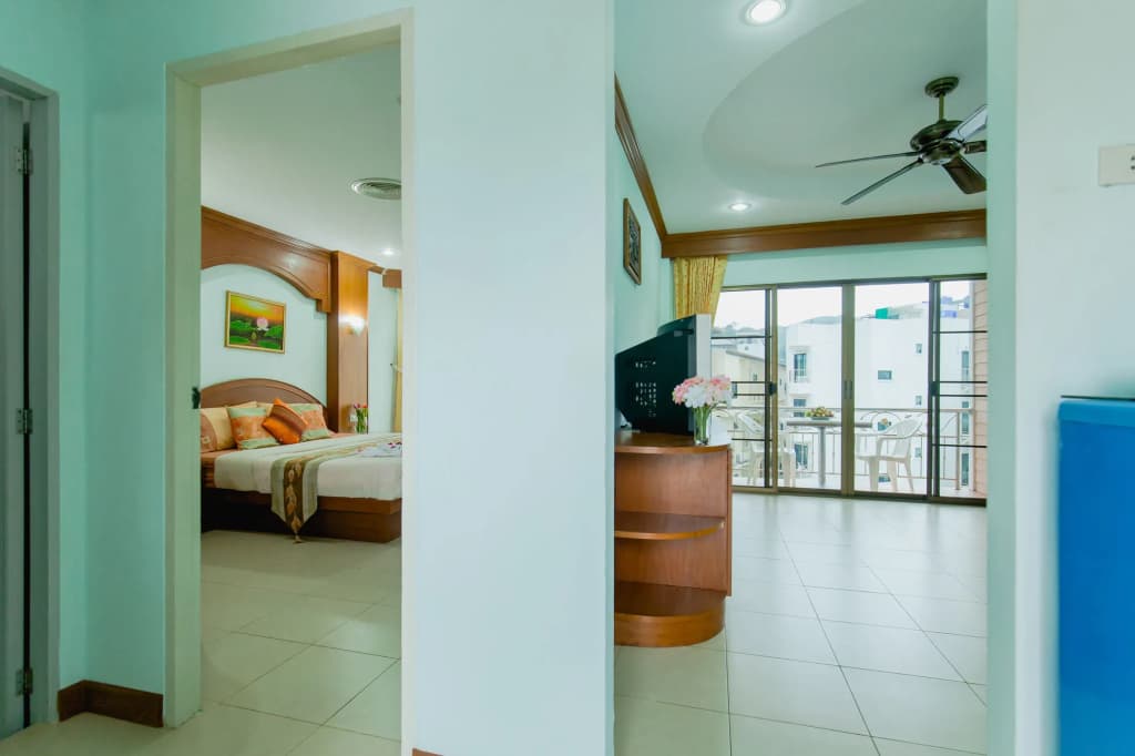 RK Guesthouse - photo 13