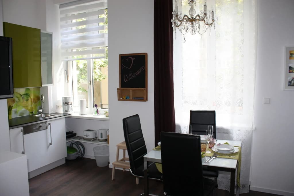GoVienna Small Modern Apartment - photo 4