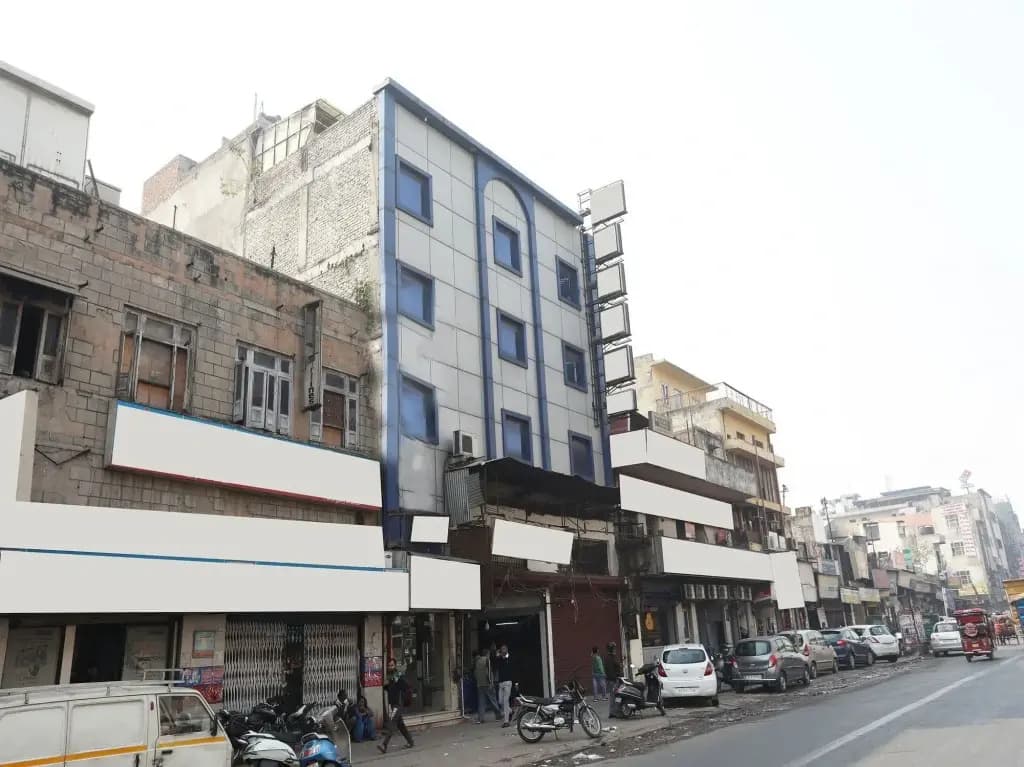 Hotel Aman Inn - photo 1