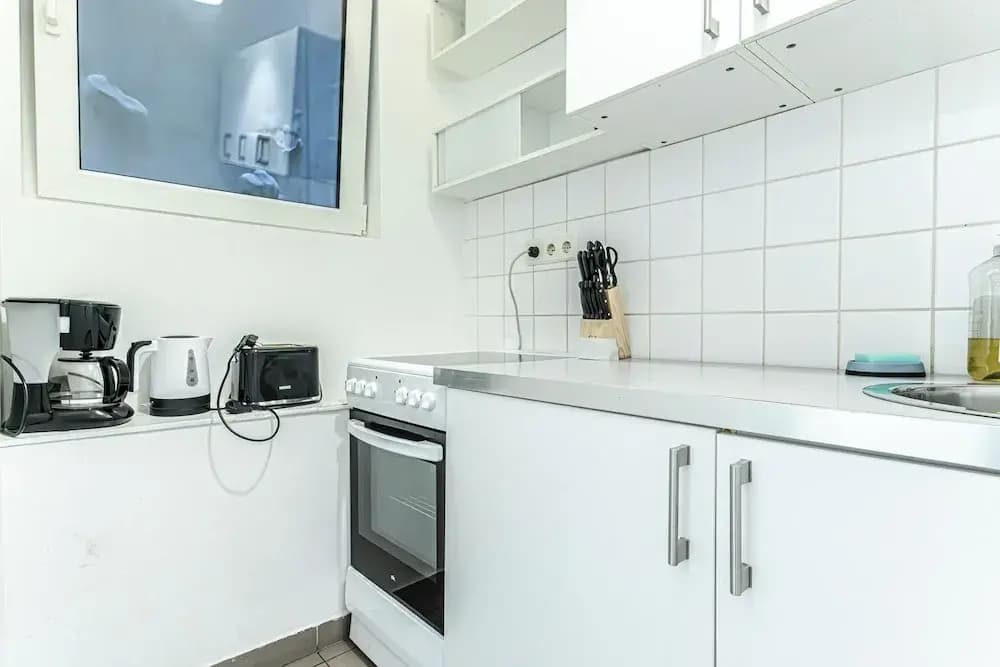 Elegant Spacious 2BR City Center Stay - photo 4