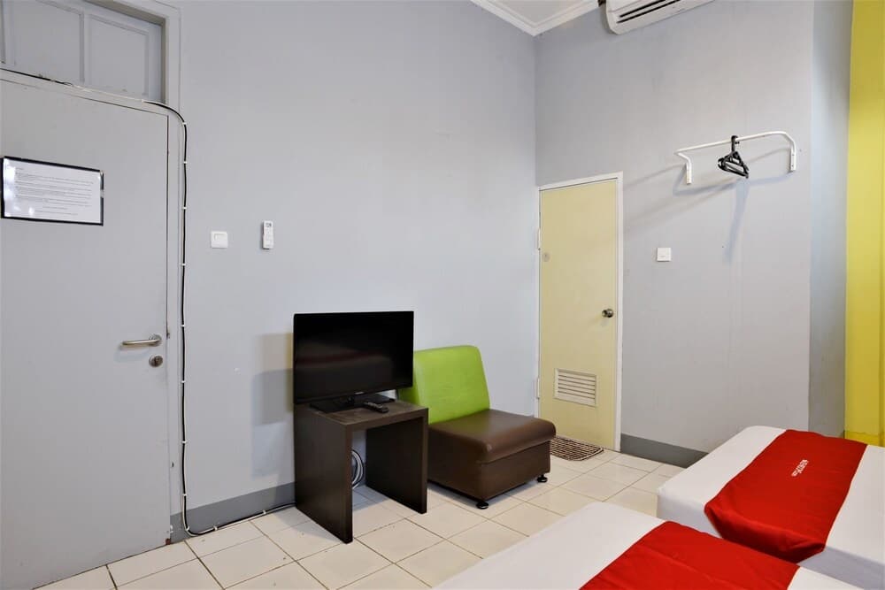 ZEN Rooms Basic Near Pasar Baru - photo 26