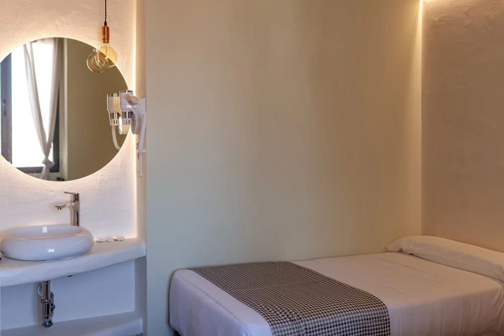 Hostal Charlotte - photo 8