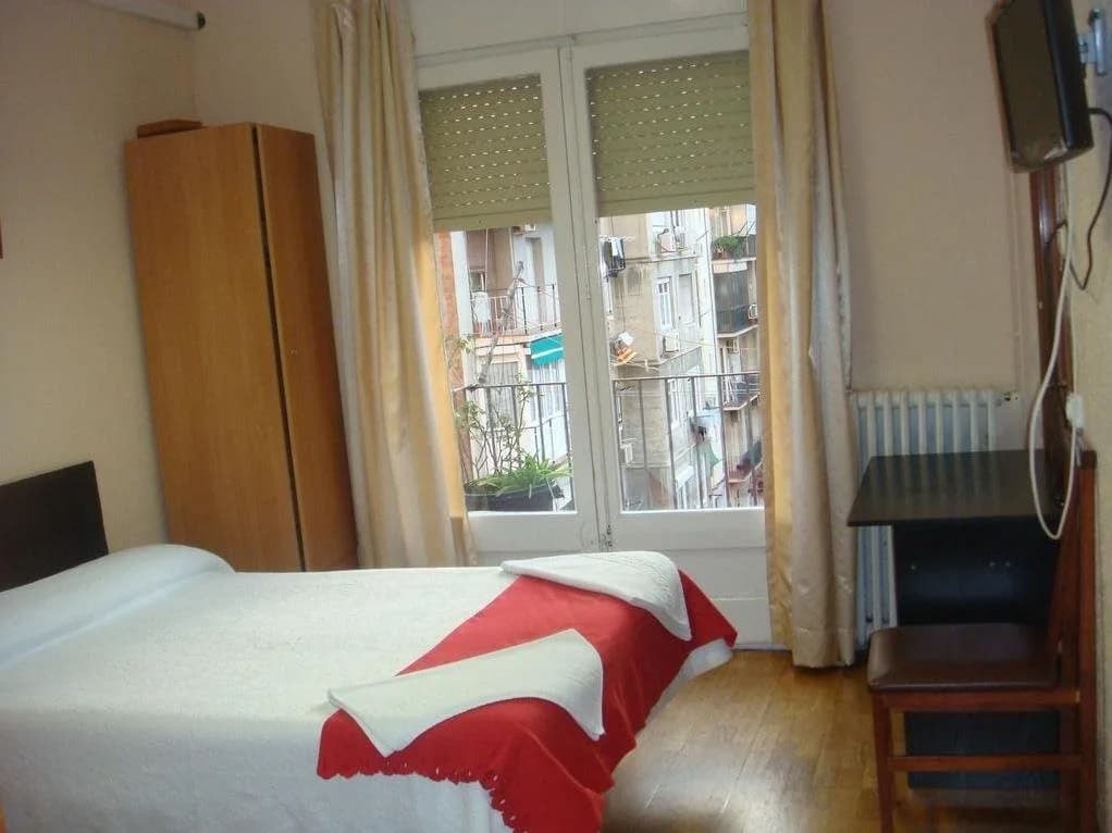 Hostal Muntaner - photo 1