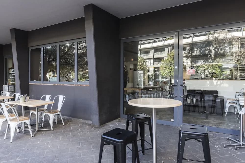 Spacious 1 Bedroom Apt Close To Green Square & Pool - photo 19