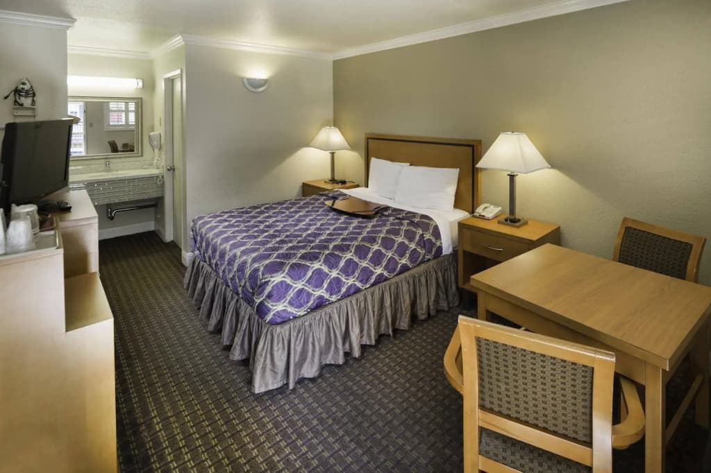 SOMA Park Inn – Civic Center - photo 2