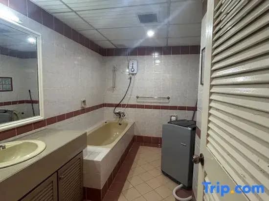 Riverbank Suites 408 - photo 5