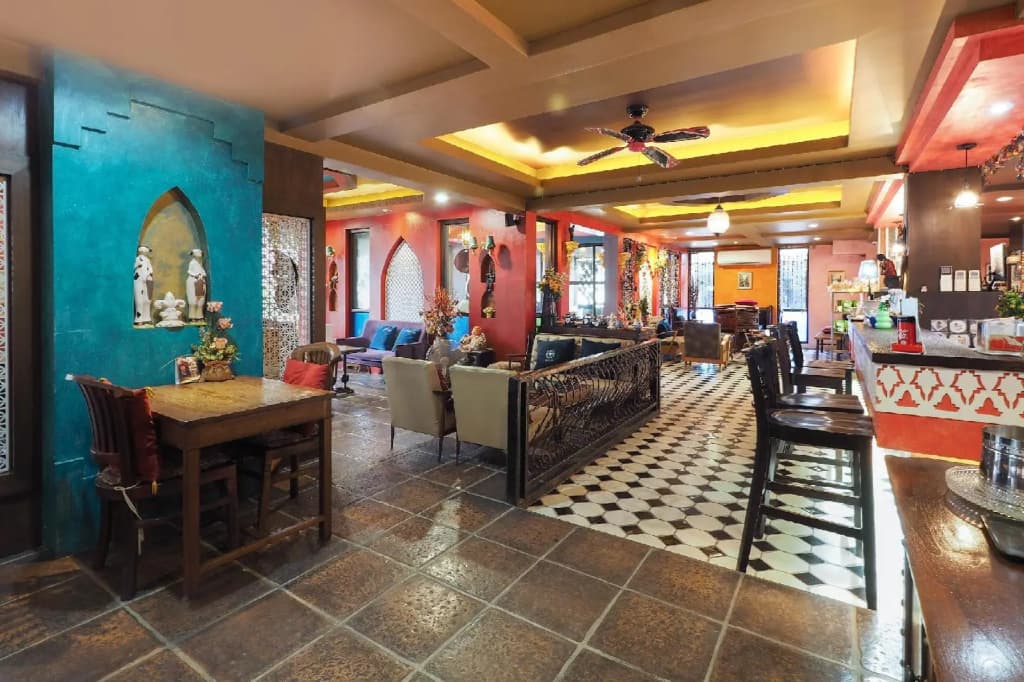 OYO 995 Blue Cafe Apartment - photo 11