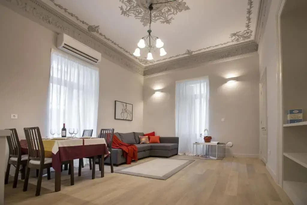 Magnificent neoclassical apt in Syntagma-Plaka by GHH - photo 13