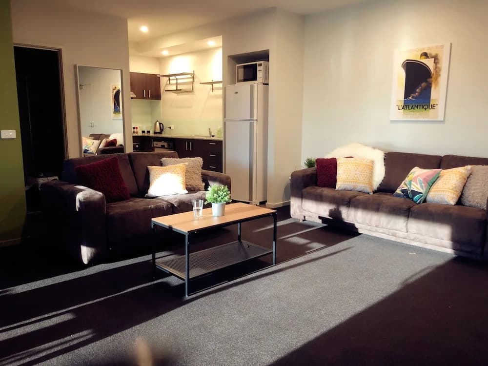Port Melbourne Beach Front Apartment - photo 3