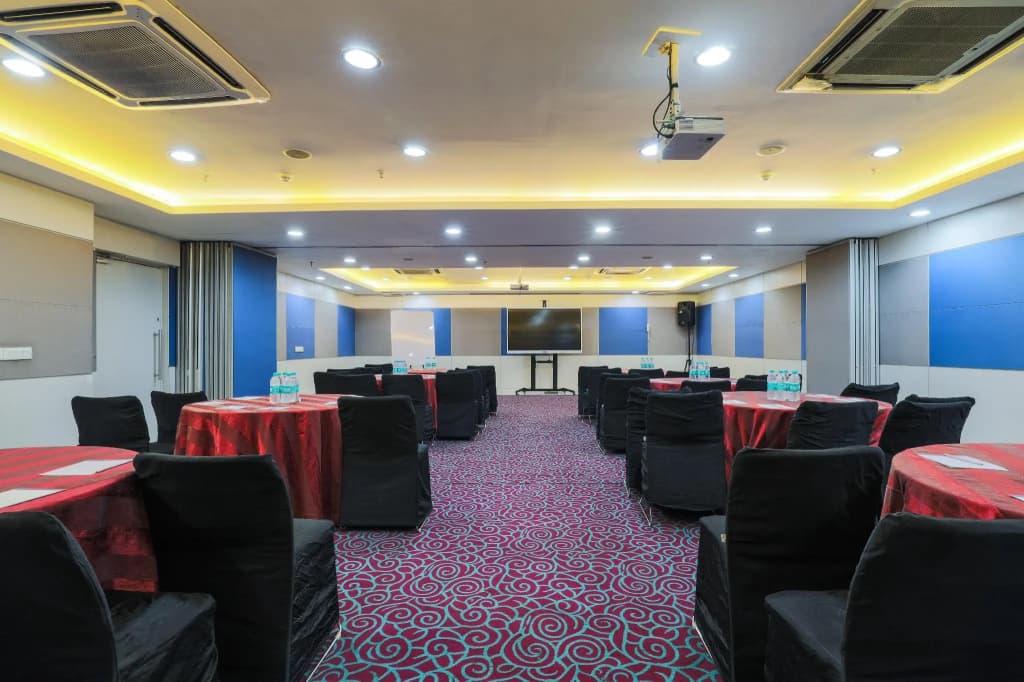 Hotel Blue Stone - Nehru Place - photo 17