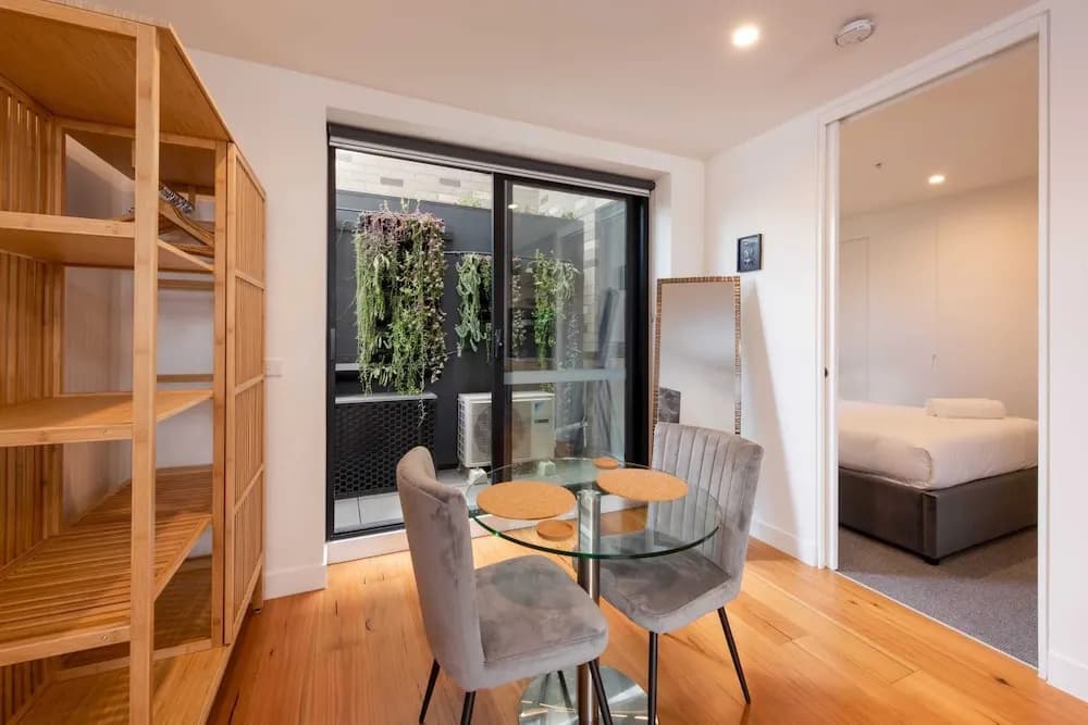 Modern 1 Bedroom Apartment in Brunswick East Near CBD - photo 6