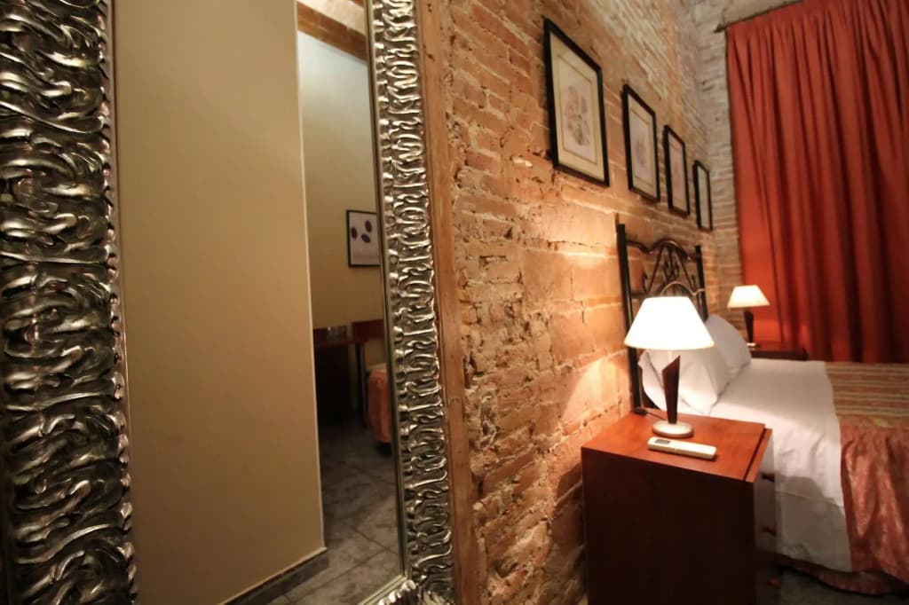 Hostal Orleans - photo 6