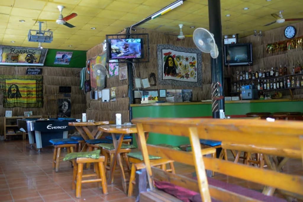 Kingston Jamaica Hostel - photo 13