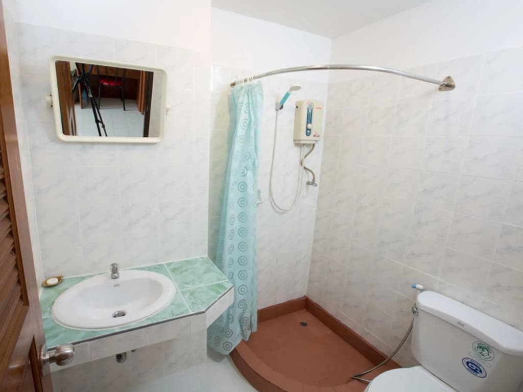 OYO 320 Regent 2002 Guest House - photo 8