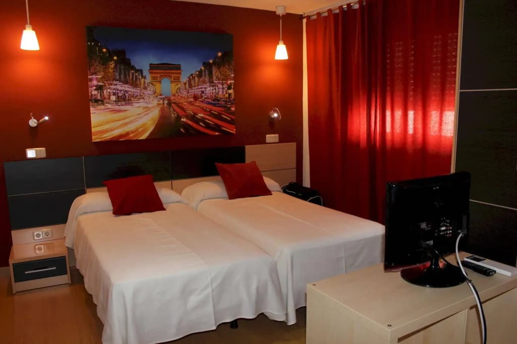 Hostal Falfes - photo 4