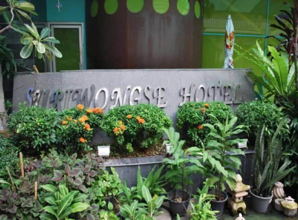 Suriwongse Hotel - photo 16