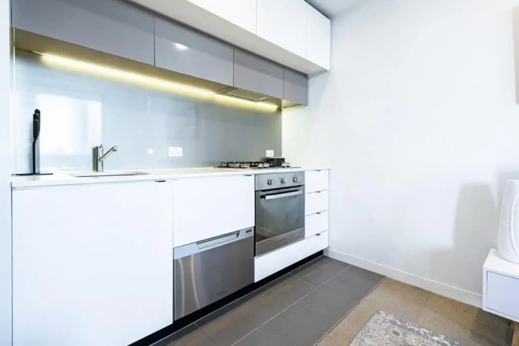 Bright 1BR1BA in MEL CBD+Balcony +wifi - photo 11