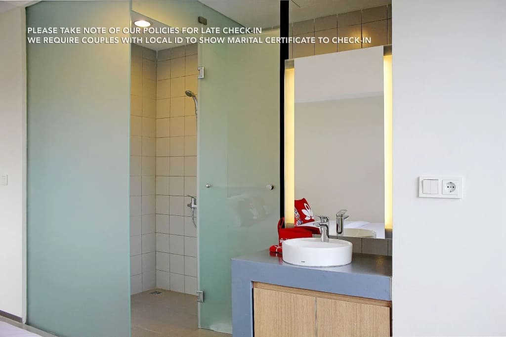 ZEN Rooms Patra Kuningan Syariah - photo 8