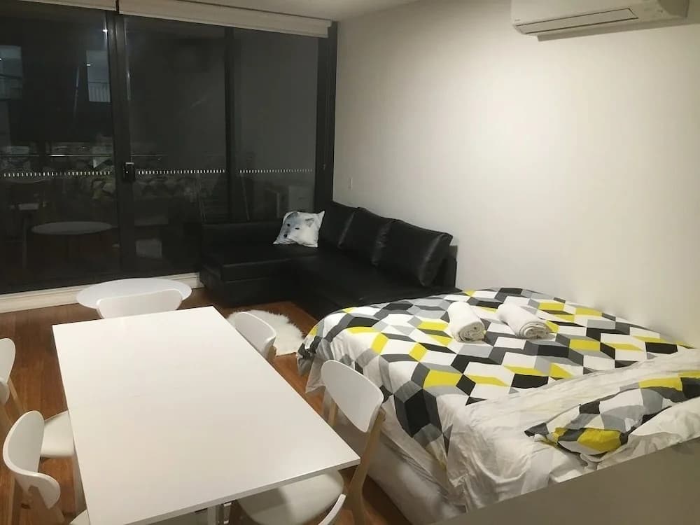 CBD Apartment in Perfect Location - photo 4