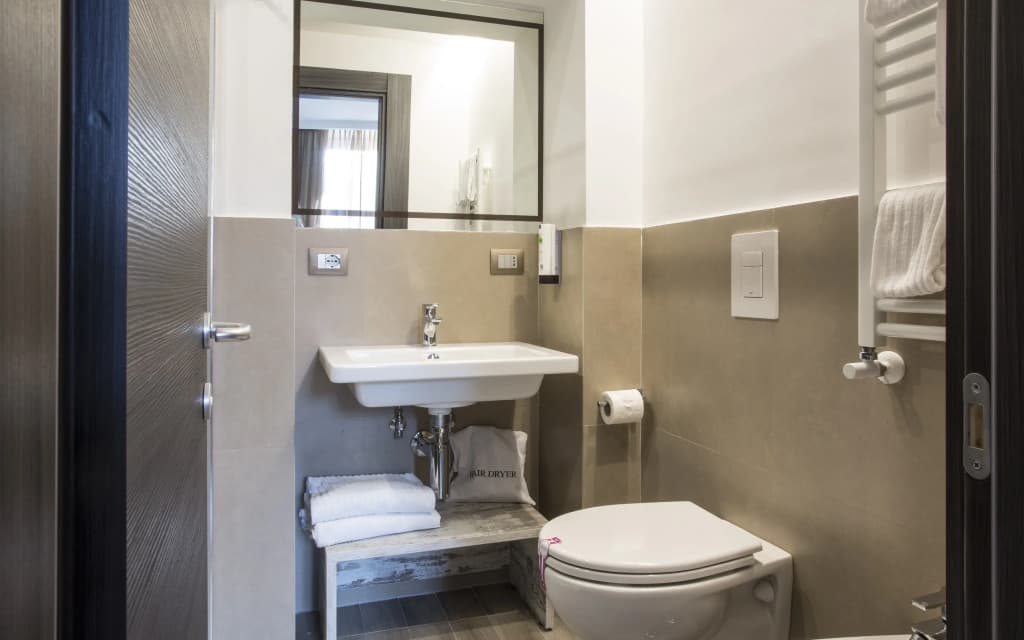 The Guardian Hotel - photo 24