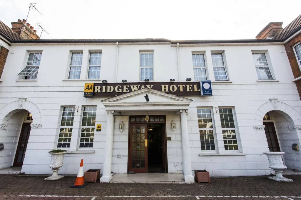 Ridgeway Hotel - photo 1