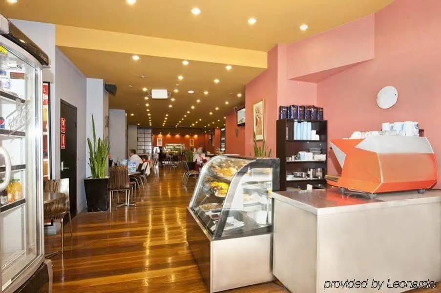 Metro Hotel on Pitt - photo 12