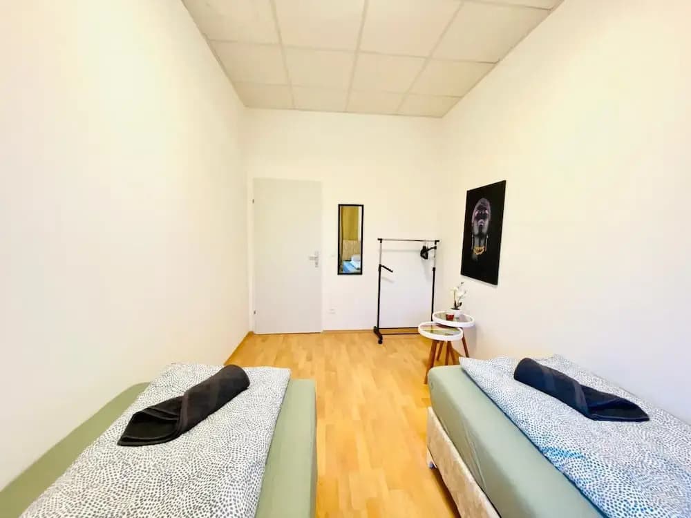 Rooms in Cozy 4BR Shared Apt Central - photo 29