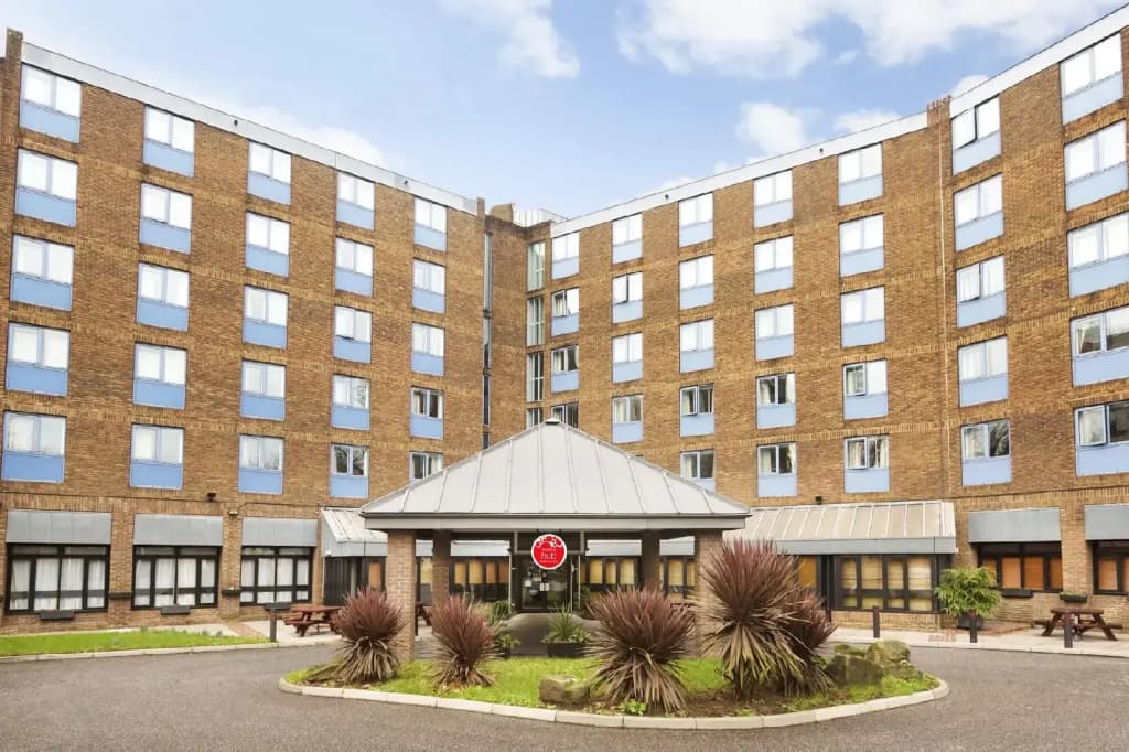 Waterloo Hub Hotel & Suites - photo 1