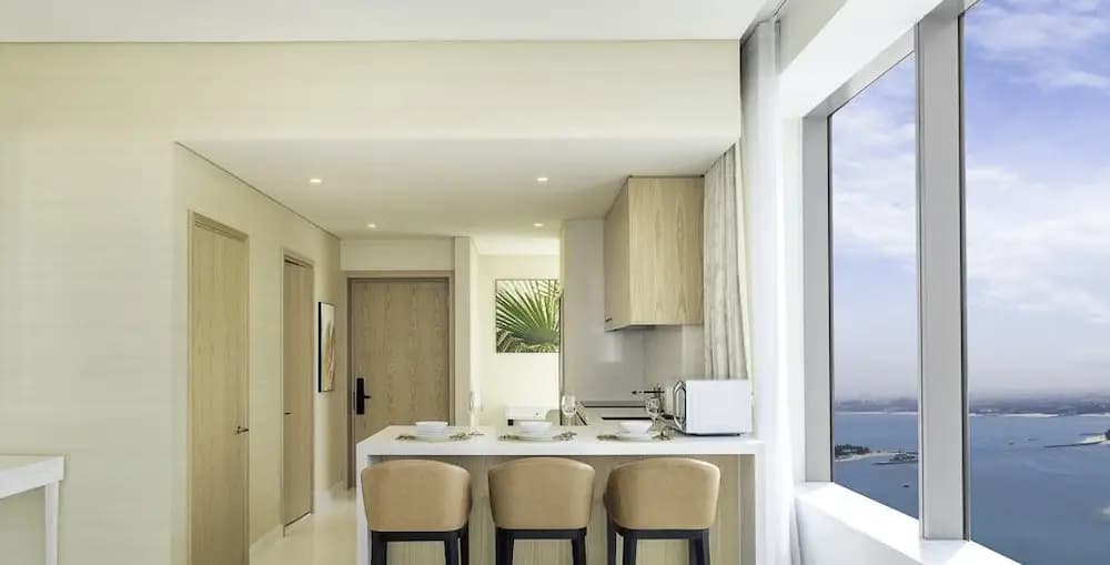 LUX Iconic Views at Palm Tower Suite 2 - photo 23