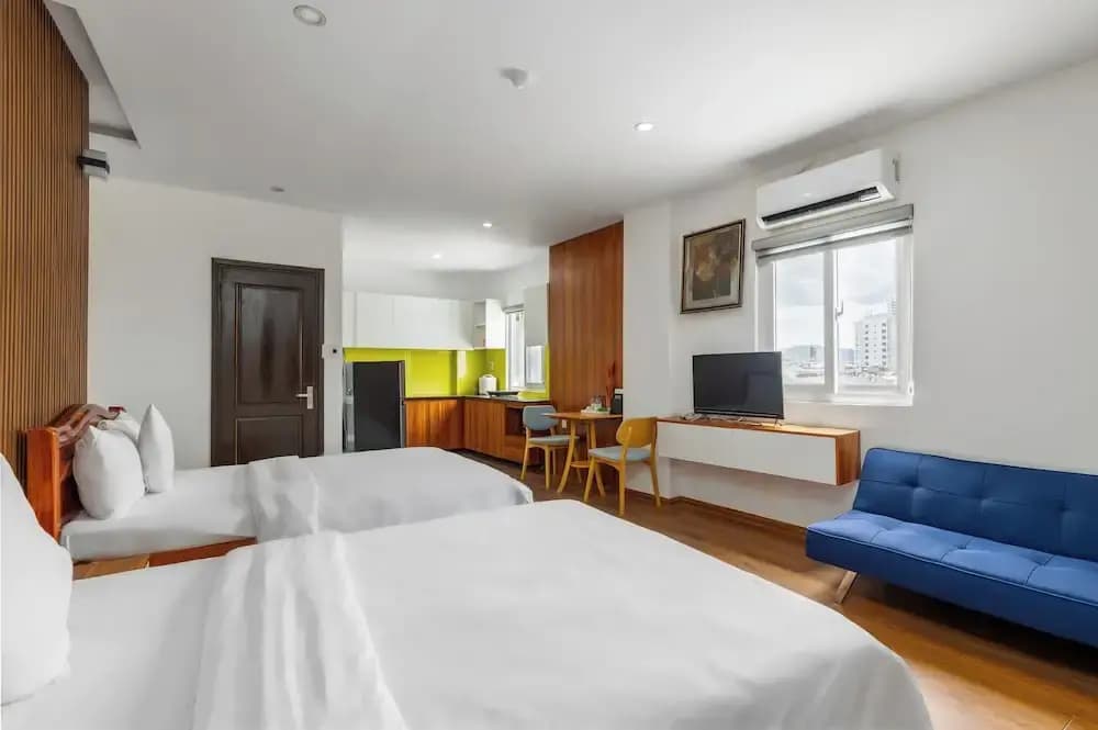 Saluton Hotel - photo 1