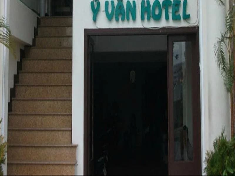Y Van Hotel - photo 12