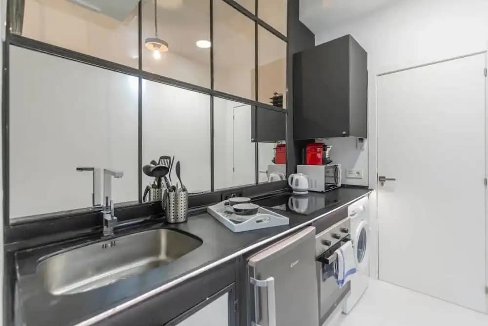Bright & Compact One Bed Apartment in Malasaña - photo 13