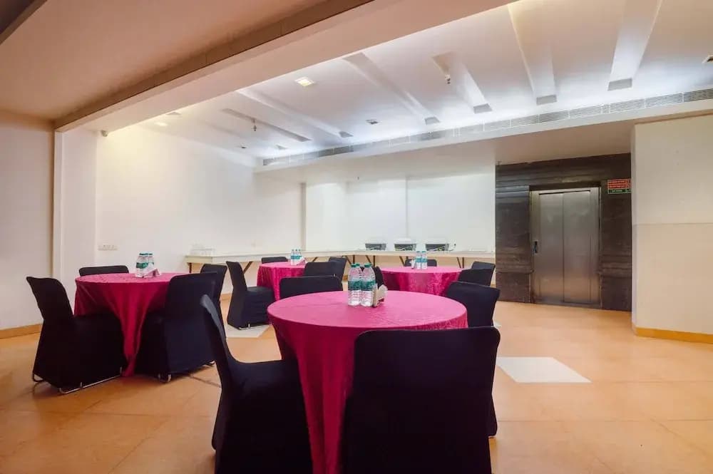 Hotel Twin Tree Naraina - photo 23