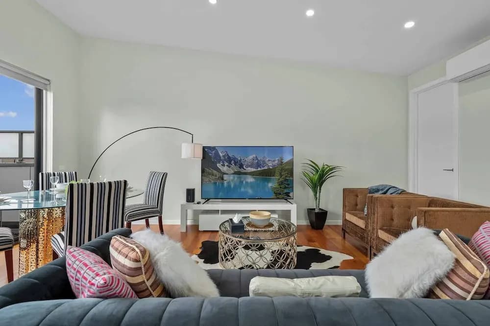 Luxurious 3-bedroom Townhouse in Charming Maidstone 7 KM TO CBD - photo 6