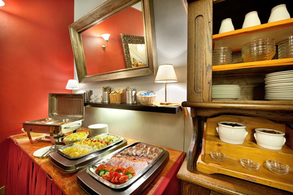 Hotel Aron - photo 9