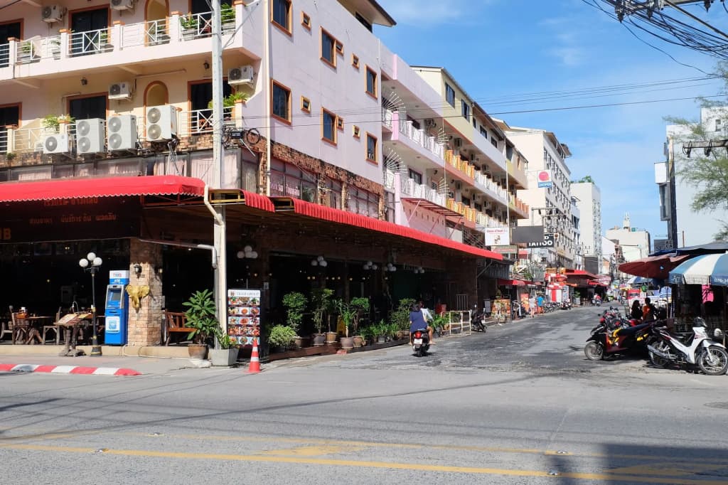Hotel DSure Patong - photo 32