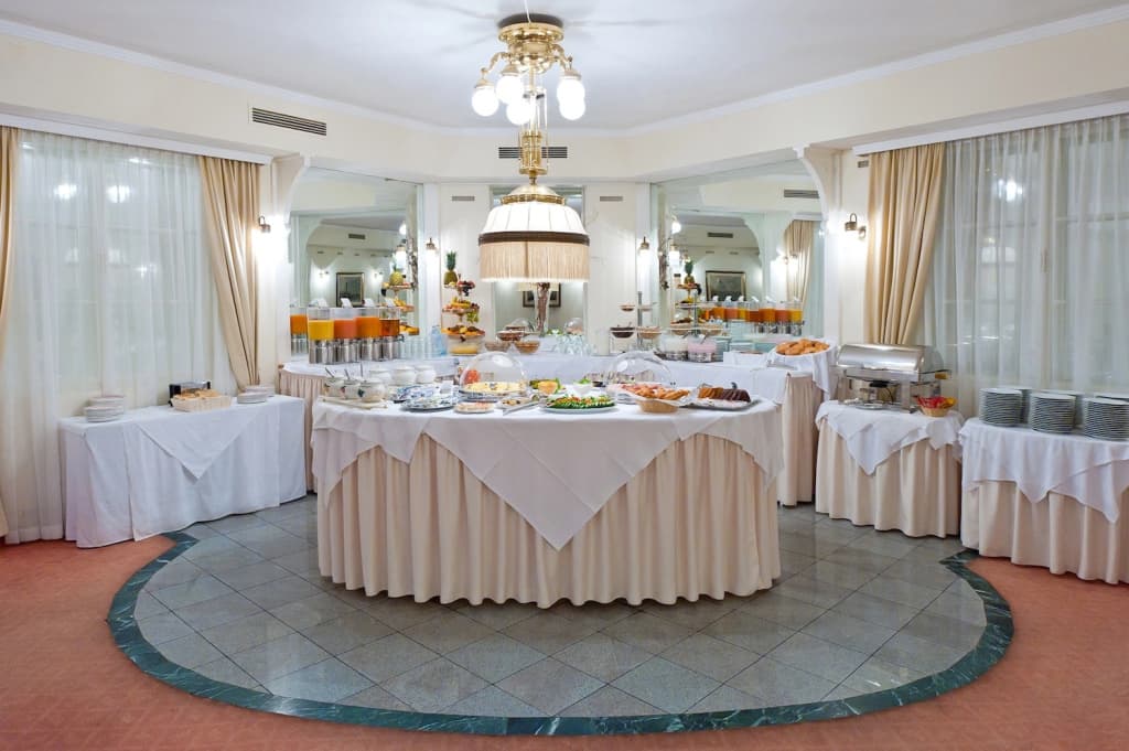 Hotel Johann Strauss - photo 16