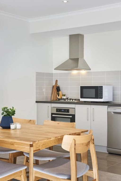 Spacious and Bright 1 Bedroom Apartment - photo 15