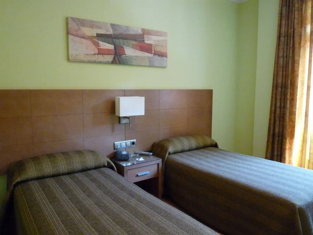 4C Puerta Europa - photo 2