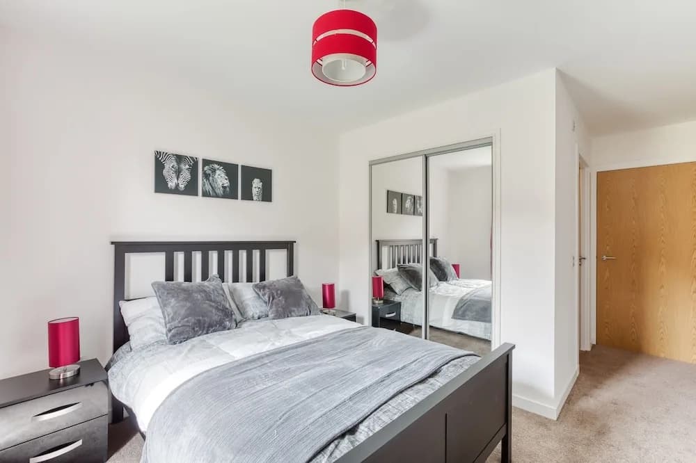 Modern 2 Bed Apartment in Central City - photo 14