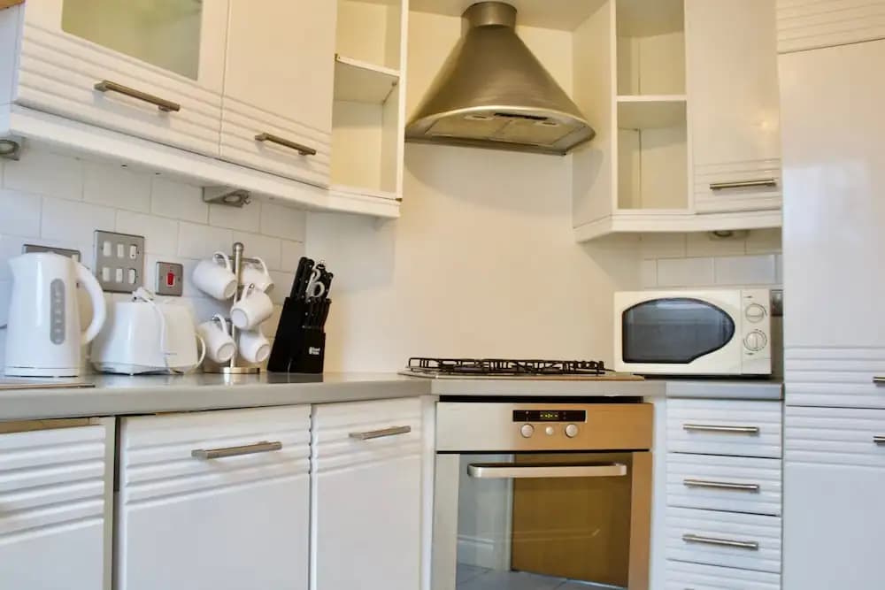2 Bedroom Leith Apartment - photo 13